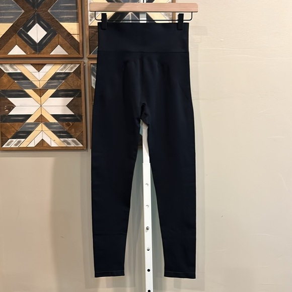 Cuyana Stretch High Waist Leggings Black Small / Medium - Picture 4 of 6